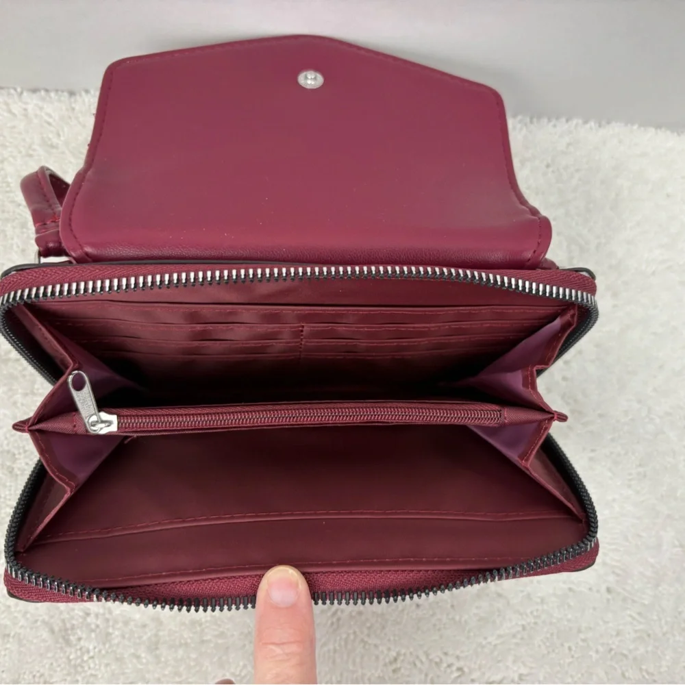 NWT Kohl’s Burgundy Quilted Faux Leather Crossbody Adjustable Strap